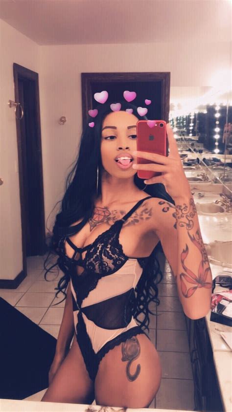 Somebody Get Her Premium Snap Shesfreaky