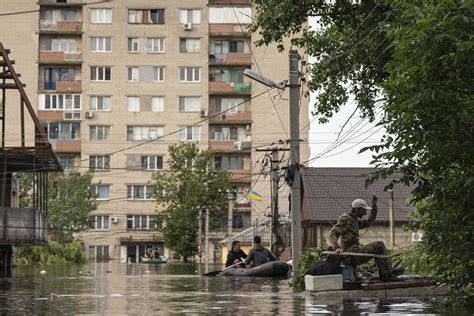 russian forces shell kherson  flood evacuation fmt