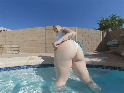 Bbw Milf Shakes Her Booty In Swimming Pool Vr180 Porn 83