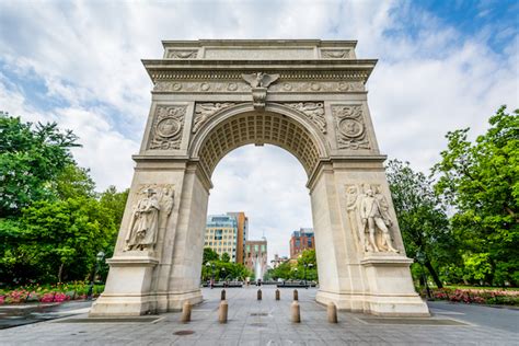 iconic washington square arch   york
