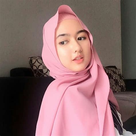 pin oleh andi zulkarnain di hijabers di 2020 gaya hijab model pakaian dan wanita cantik