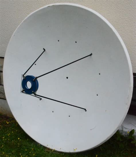 radiocommunications satellite parabole pour la bande
