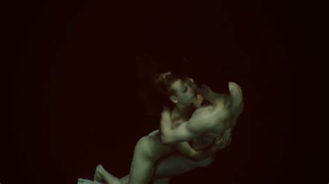 Naked Svetlana Ustinova In The Well