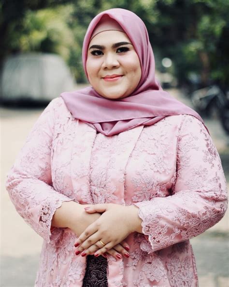 Inspirasi Spesial 24 Model Kebaya Untuk Orang Gemuk Dan Pendek