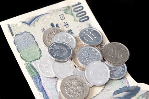image  japanese yen banknote  coins freebiephotography