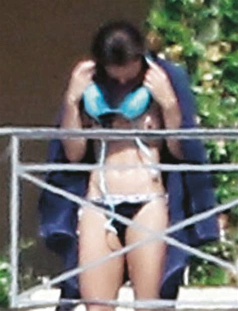 Kate Middleton Prince William S Wife Sunbathing Topless