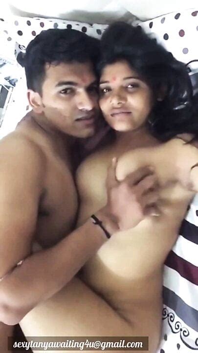 casal indiano sexy e bonito gravando seu amor xhamster