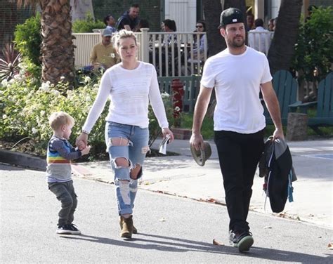hilary duff and mike comrie take luca to breakfast celeb