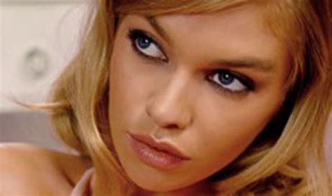 stella maxwell flashes more than expected as she recreates