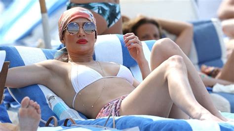 Jennifer Lopez Shows Off Toned Bod In A White Hot Bikini