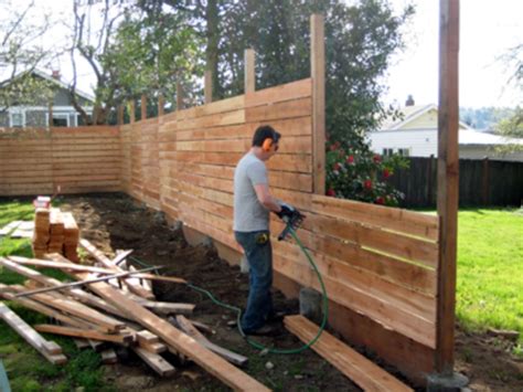 tips  people   thinking  building  fence smart home valley