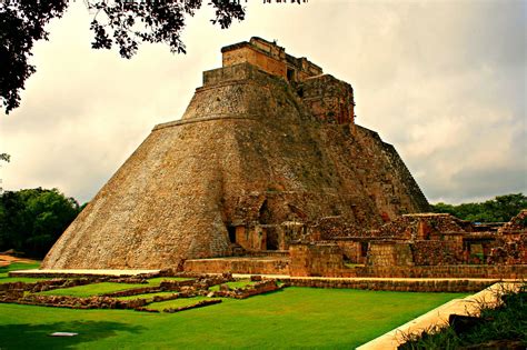 temple   dwarf uxmal yucatan mexico mayan cities mayan ruins