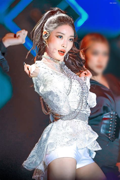 netizens share glamorous stage outfits   female  pop idols kpopmap