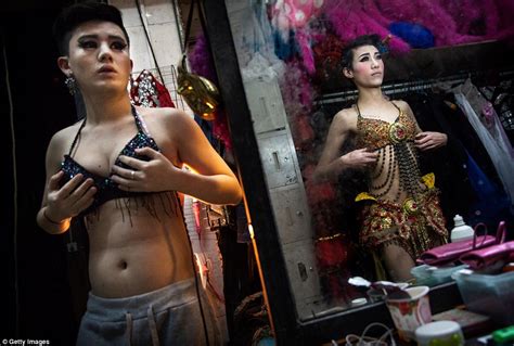 Pictures Of The Drag Queens Fighting For Sexual Expression In China