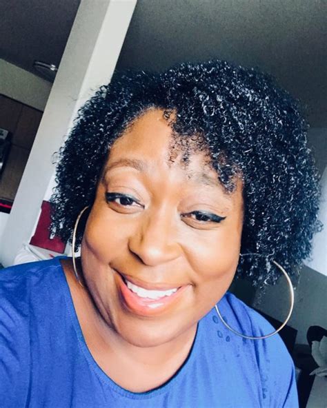 ‘i Love Your Curls Loni Love S Natural Hair Takes Over Her Instagram