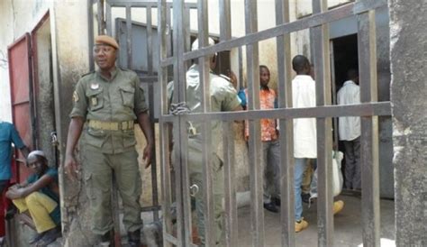 ngaoundere  panic   detainees escape prison cameroon news agency