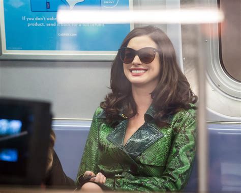 The First Photos Of Anne Hathaway On The Set Of Ocean S 8