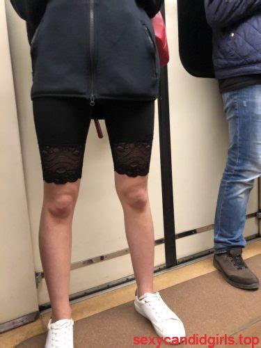 thin legs in shorts subway train creepshot sexy candid girls