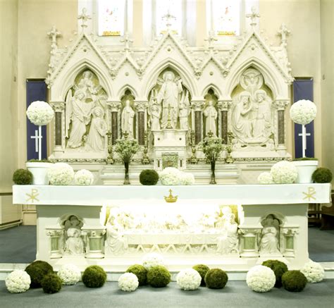 decorating  altar   wedding