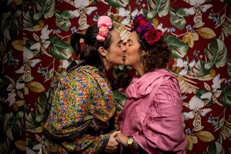 this photographer dressed thousands as frida kahlo