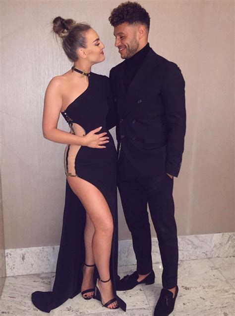[pics] perrie edwards pregnant — see pic that has fans