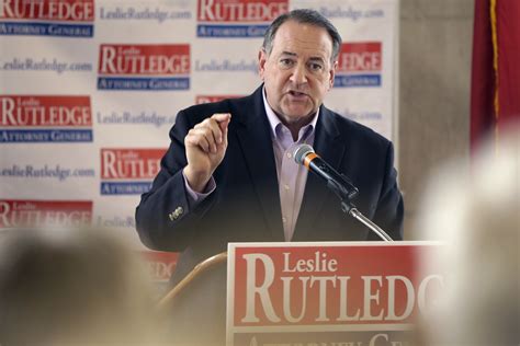 mike huckabee is looking a lot like a 2016 presidential