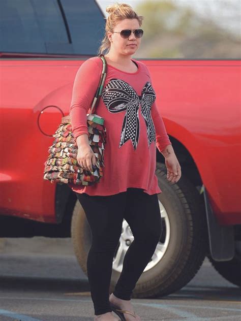 all the details on kelly clarkson s miserable pregnancy