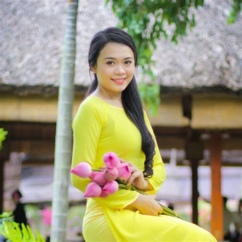 Pin By Phamthihien On Áo Dài Yellow Dress Vietnamese Dress Ao Dai