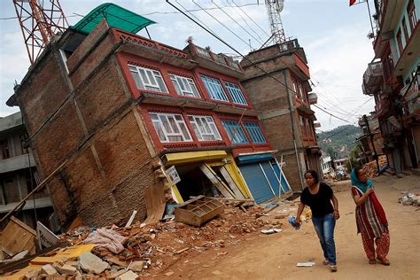 Nepal Buildings Lean Precariously In Aftermath Of Second Earthquake