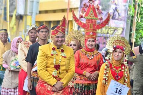 pawai adat budaya nusantara hut kabupaten pinrang deadline newscom