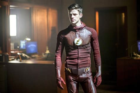 Will The Flash Reveal Barry S Secret Identity When Season 4 Returns