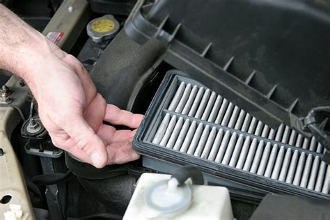 clean car air filter learn   prevent  clogged filter