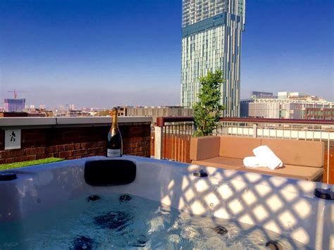 apartment deansgate rooftop hot tub manchester including reviews