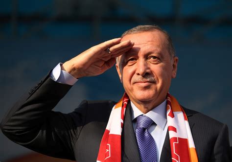 le point qualifie recep erdogan deradicateur le president turc porte plainte contre le