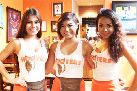 Hooters Girls Stunning Restaurant Babes Told To Cover Their Boobs