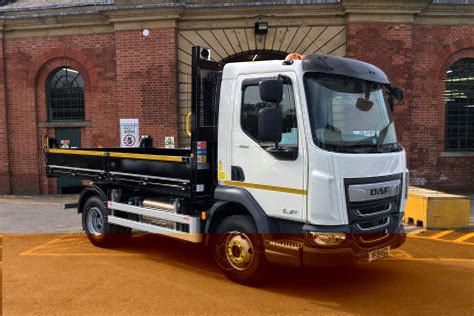 tipper truck lorry  hire  tonne hgv vehicle hire