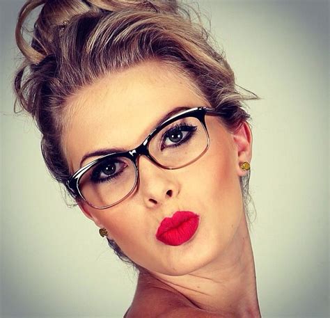 Pin By Amy Kealey On Shades And Specs Glasses Makeup Glasses Girl