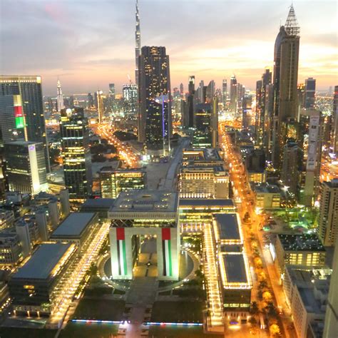 dubai expats guide  positives  living  dubai