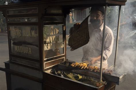 dijual  kaki lima kuliner legendaris mampu bertahan puluhan