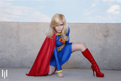 sexy supergirl cosplay