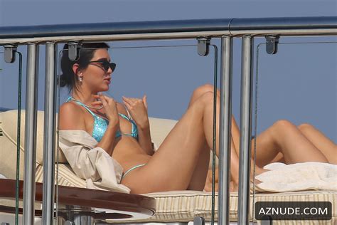 kendall jenner and kourtney kardashian sexy on a yacht in