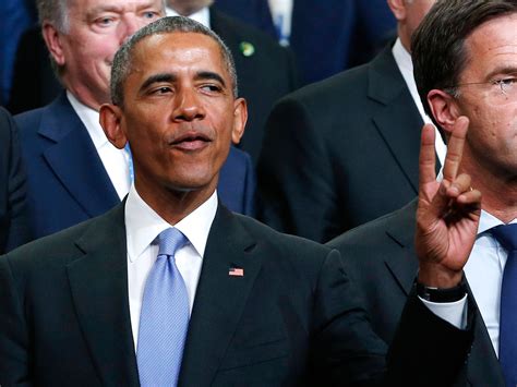 obama flashes peace sign during world leaders photoshoot