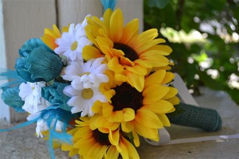 love this bouquet 30 comes with turquoise burlap around