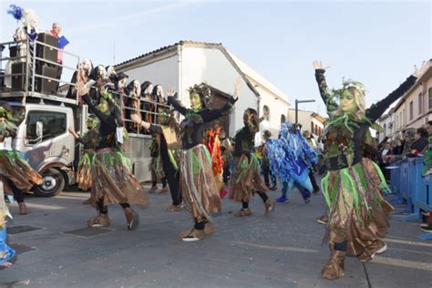 festa musica  disbauxa marquen la rua de carnaval  ajuntament de palau solita  plegamans
