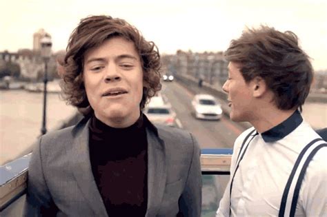 harry styles larry stylinson find and share on giphy