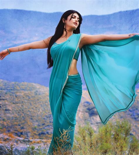 bollywood and hollywood beauti queens shruti hassan looking hot in saree