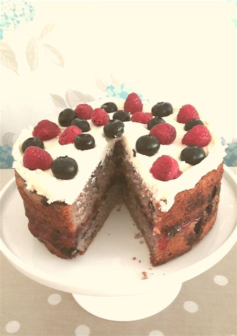 blueberry and raspberry sponge cake drip cakes cake