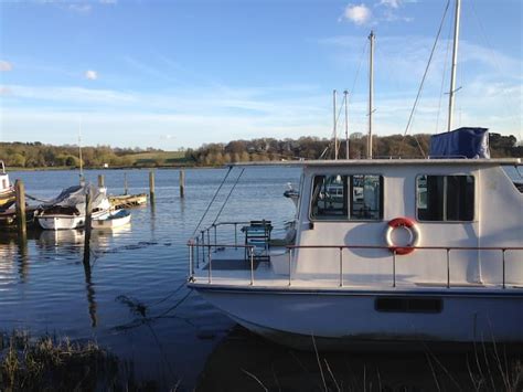 unique houseboat river deben boats  rent  woodbridge suffolk united kingdom airbnb
