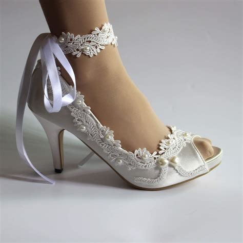 secrets  finding fashionable wedding shoes   bride