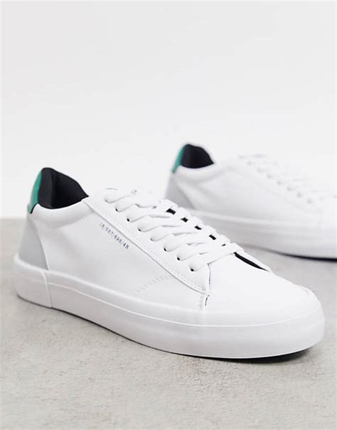 bershka witte sneakers met contrasterend groen inzetstuk asos